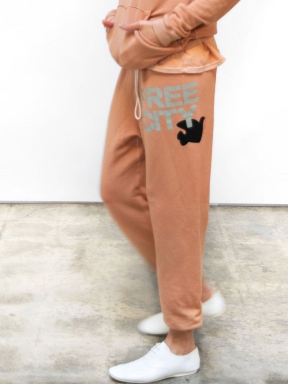 FREECITY Superfluff Lux OG Sweatpants Logo Graphic French Terry Joggers Apricot